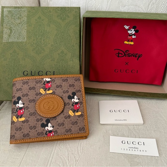 🆕 Authentic limited edition GUCCI Disney Mickey Mouse GG Supreme wallet - Picture 1 of 10